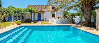 Beautiful Holiday Home "Cortijo del Huerto" near the Beach