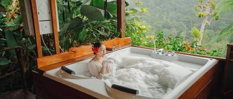 Deluxe Room, Jetted Tub | Bathroom | Free toiletries, bathrobes, slippers, towels