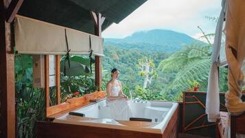 Deluxe Room, Jetted Tub | Bathroom | Free toiletries, bathrobes, slippers, towels