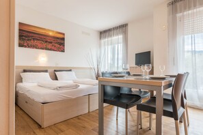 Iron/ironing board, free WiFi, bed sheets