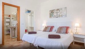 1 chambre, fer et planche à repasser, accès au Wi-Fi (inclus)