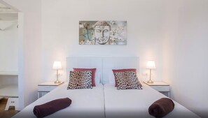 1 habitación, tabla de planchar con plancha, wifi gratis y ropa de cama 