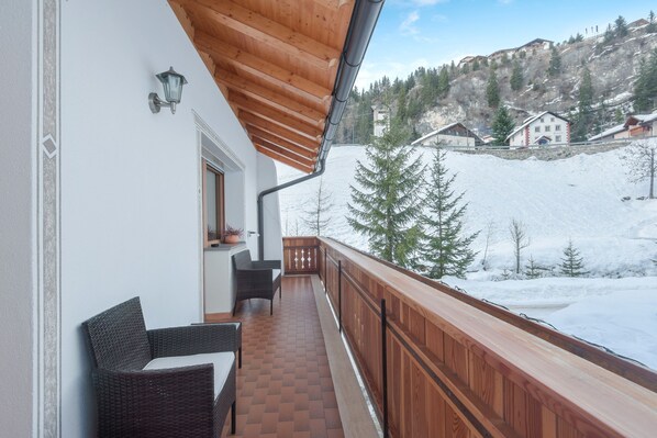 Property grounds - Rustic Apartment "Emil" with Balcony, Mountain View, Garden & Wi-Fi (St. Christina)