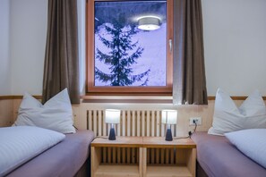 2 bedrooms, iron/ironing board, free WiFi, bed sheets - Rustic Apartment "Emil" with Balcony, Mountain View, Garden & Wi-Fi (St. Christina)