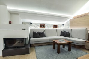 TV, fireplace - Apartment Hetti with Mountain View, Balcony & Wi-Fi (St.Christina)