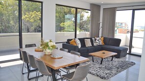 Smart TV, DVD player - Arizons Penthouse Apartment (South West Rocks)