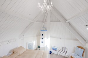 1 bedroom, iron/ironing board, free WiFi, bed sheets - Holiday Home "Engel van de Molen" for Couples with Terrace, Garden & Wi-Fi (HOOGWOUD)