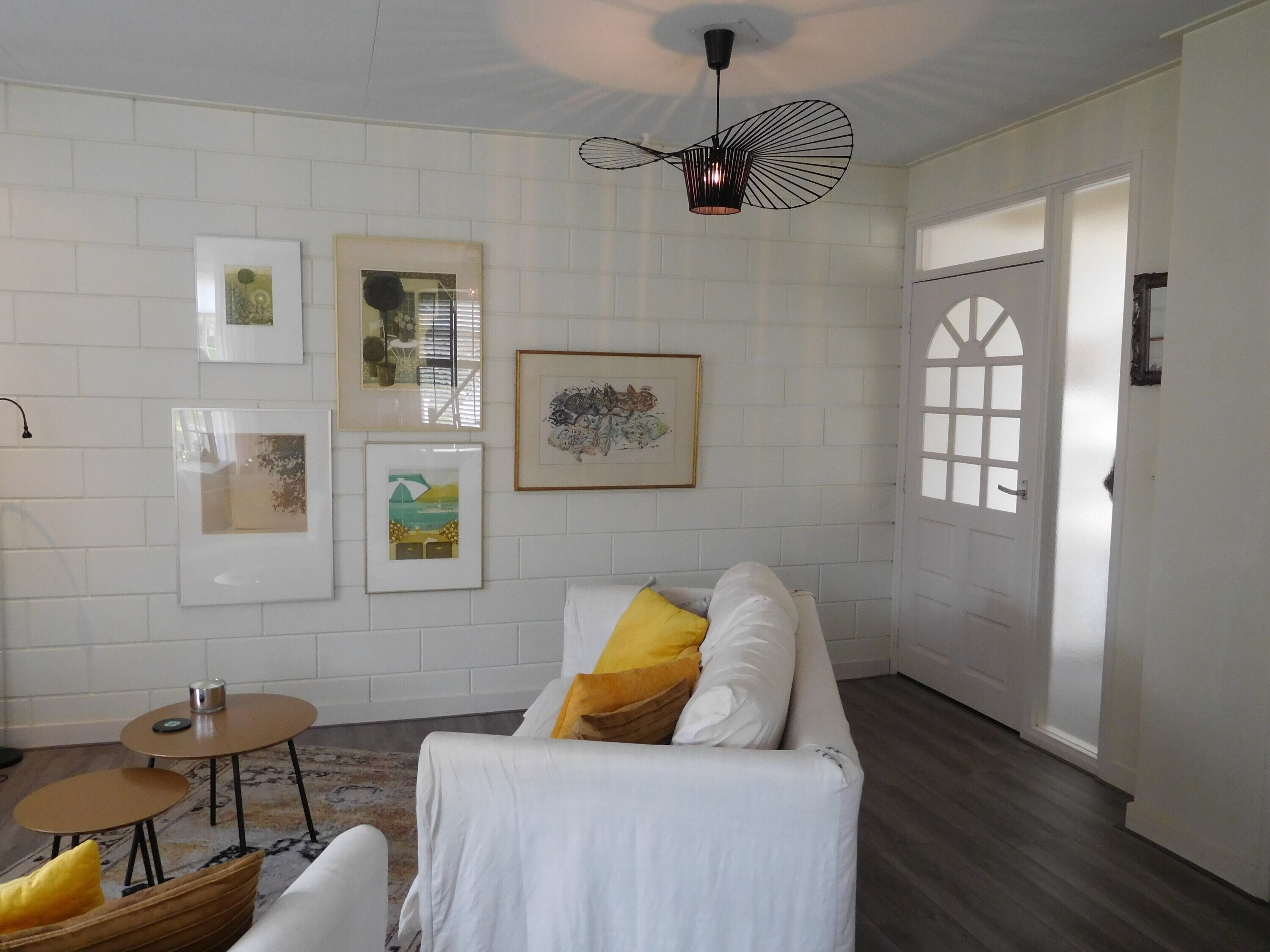 Een televisie, een dvd-speler en een stereo