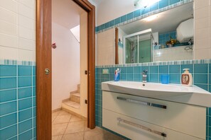 Shower, hair dryer, towels - Vacation Home “Casa Via del Mare” with Sea View, Wi-Fi, Balcony, Garden & Terrace (villasimius)