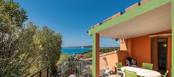Vacation Home “Casa Via del Mare” with Sea View, Wi-Fi, Balcony, Garden & Terrace