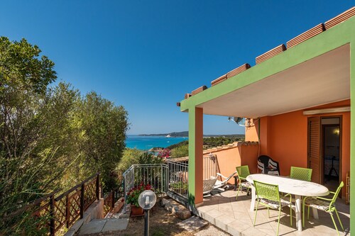 Vacation Home “Casa Via del Mare” with Sea View, Wi-Fi, Balcony, Garden & Terrace