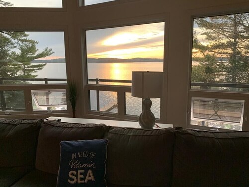 Luxury Cottage on ice-fishing Rice Lake and year round activities