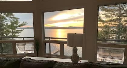 Luxury Cottage on ice-fishing Rice Lake and year round activities