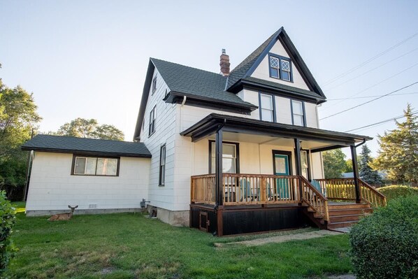 A two-story house with a porch and a separate garage. - Downtown Historic Charmer - Walk to State Capitol (Carson City)