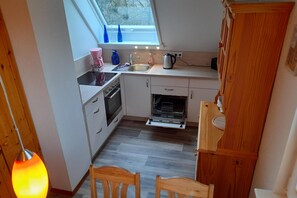 Køleskab, ovn, opvaskemaskine, kaffe-/temaskine