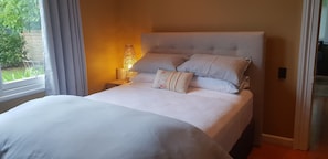 2 habitaciones, tabla de planchar con plancha, wifi y ropa de cama