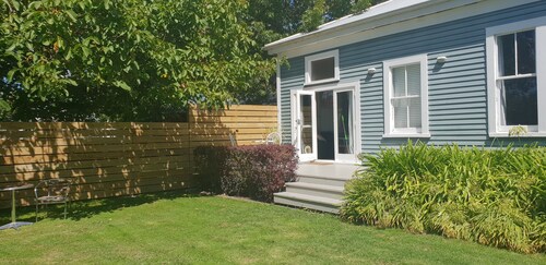 Rural  Cottage Havelock North, enjoy rural views up to Te Mata peak