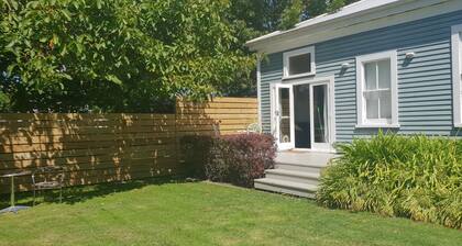 Rural Cottage Havelock North, enjoy rural views up to Te Mata peak