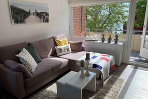 Unclassified image, 2 of 13, button