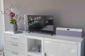 Unclassified image, 4 of 13, button