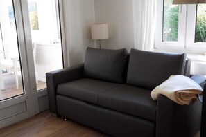 Unclassified image, 3 of 12, button