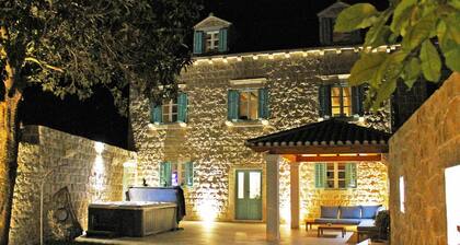 Beautiful Traditional Dubrovnik Villa | 4 Bedrooms | Villa Cavtat Heritage | Private Jacuzzi & Sauna | Cavtat