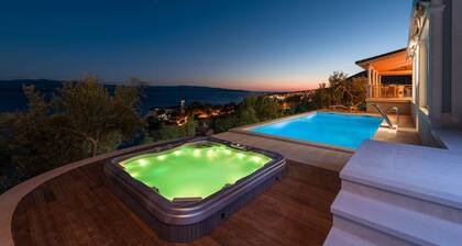 Villa Lucie Summer House - Villa mit 3 Schlafzimmern - Sauna - Whirlpool - Atemberaubender Meerblick