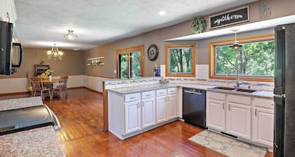 Tranquil Family Home w/ Yard, 14 Mi to Springfield