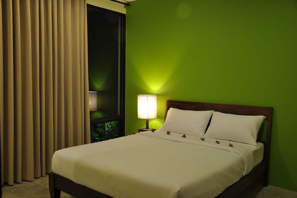 Quarto casal standard | Cortinas blackout, Wi-Fi de cortesia, roupa de cama