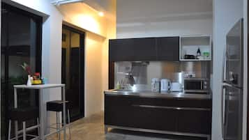 Standard Double Room | Shared kitchen facilities | Coffee/tea maker