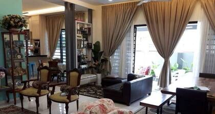 A luxurious homestay located just 800m from Lost World of Tambun, Ipoh
