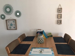 Dining - Tropical Treasures Living (Exuma)