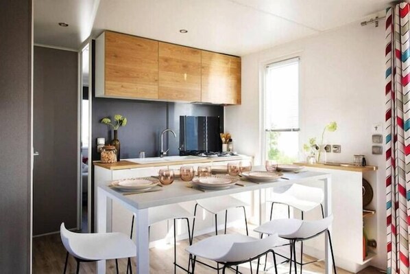 Fridge, microwave, dishwasher, coffee/tea maker