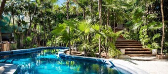 Impresionante casa con piscina y jardín