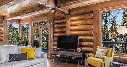 Luxe Chalet with Hot Tub & Sauna