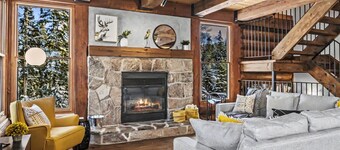 Luxe Chalet with Hot Tub & Sauna