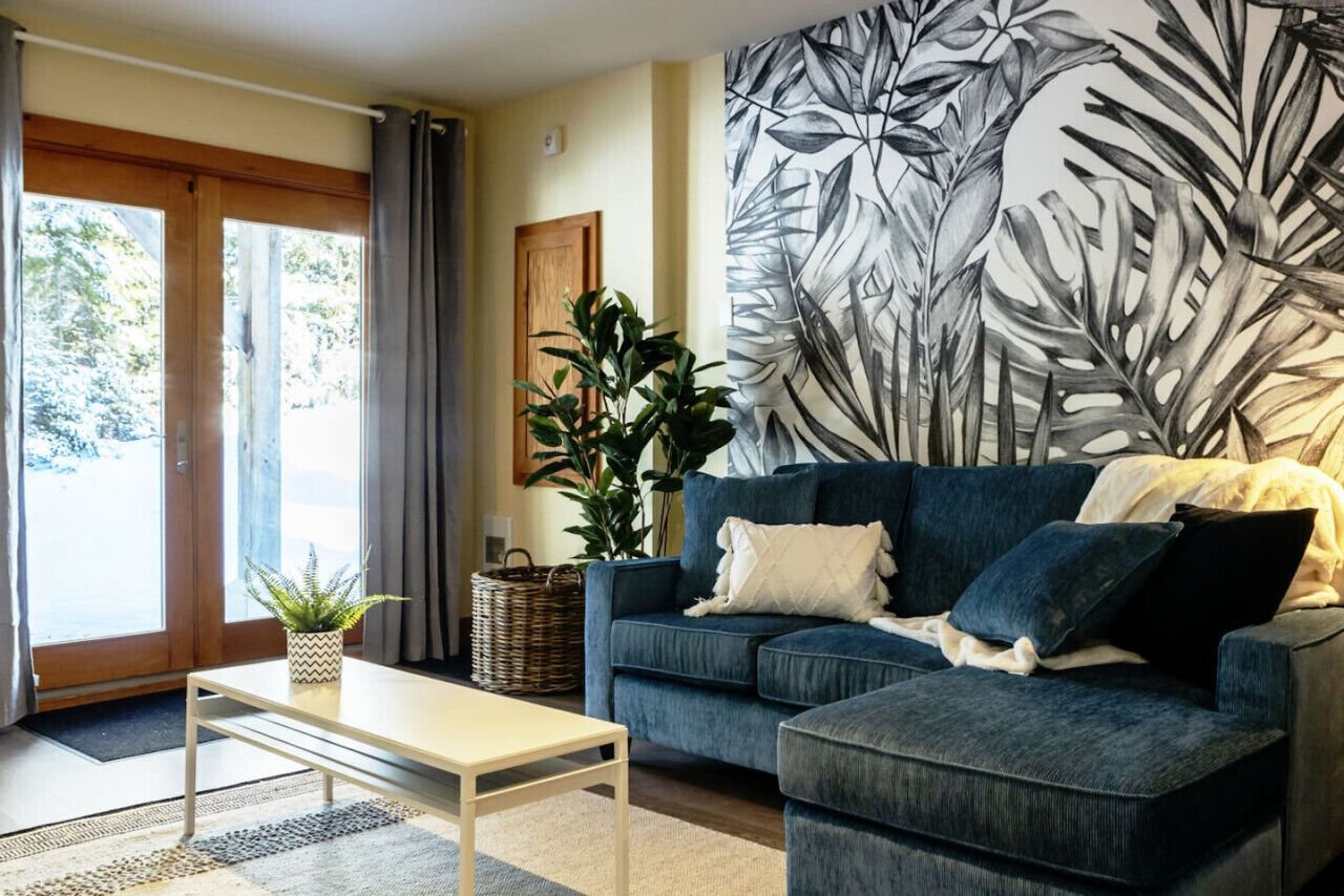 Smart TV, chimenea y estéreo 