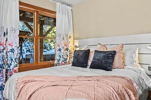 4 Schlafzimmer, Bügeleisen/Bügelbrett, Reisekinderbett, kostenloses WLAN