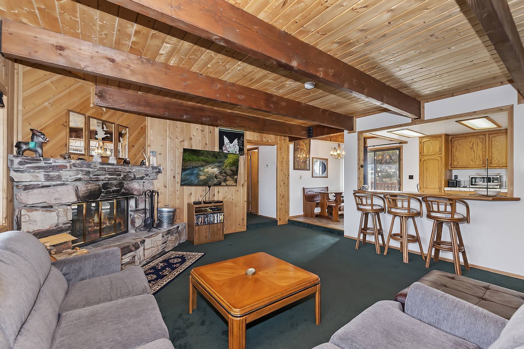 Crescenta Plains by Destination Big Bear : Upper Moonridge Cabin Walking Distance to Hiking! Fenced Yards for Pets!