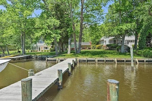 Guests can enjoy serene lakeside views from the dock, surrounded by lush greenery and traditional houses.