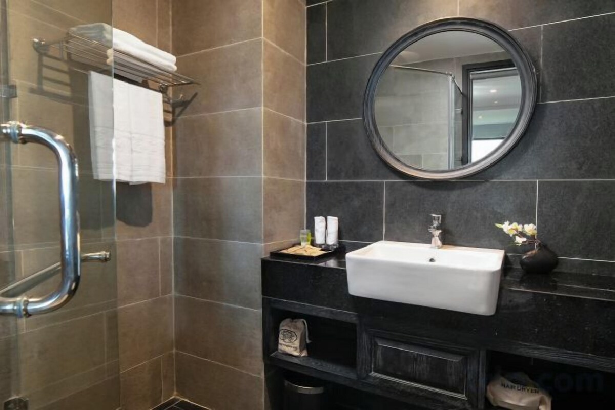 Free toiletries, hair dryer, bathrobes, slippers