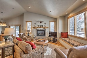TV, fireplace, table tennis, stereo