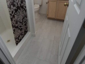 Sèche-cheveux, serviettes fournies