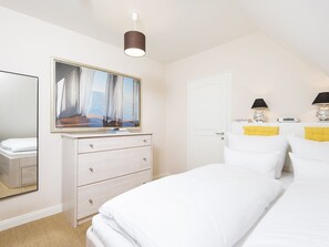 1 bedroom, iron/ironing board, travel cot, WiFi