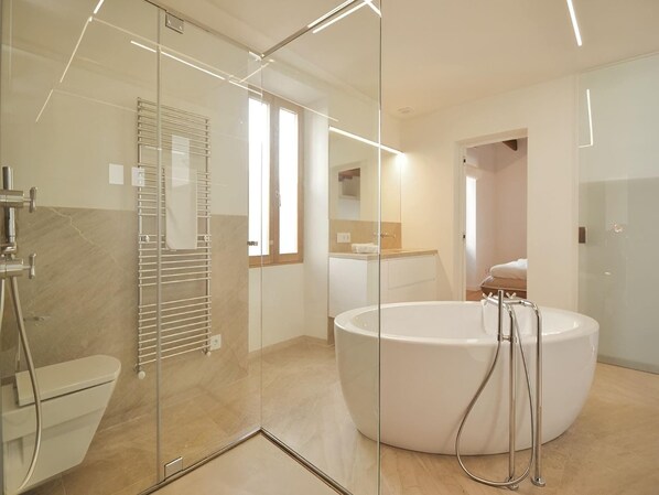 Badewanne, Haartrockner