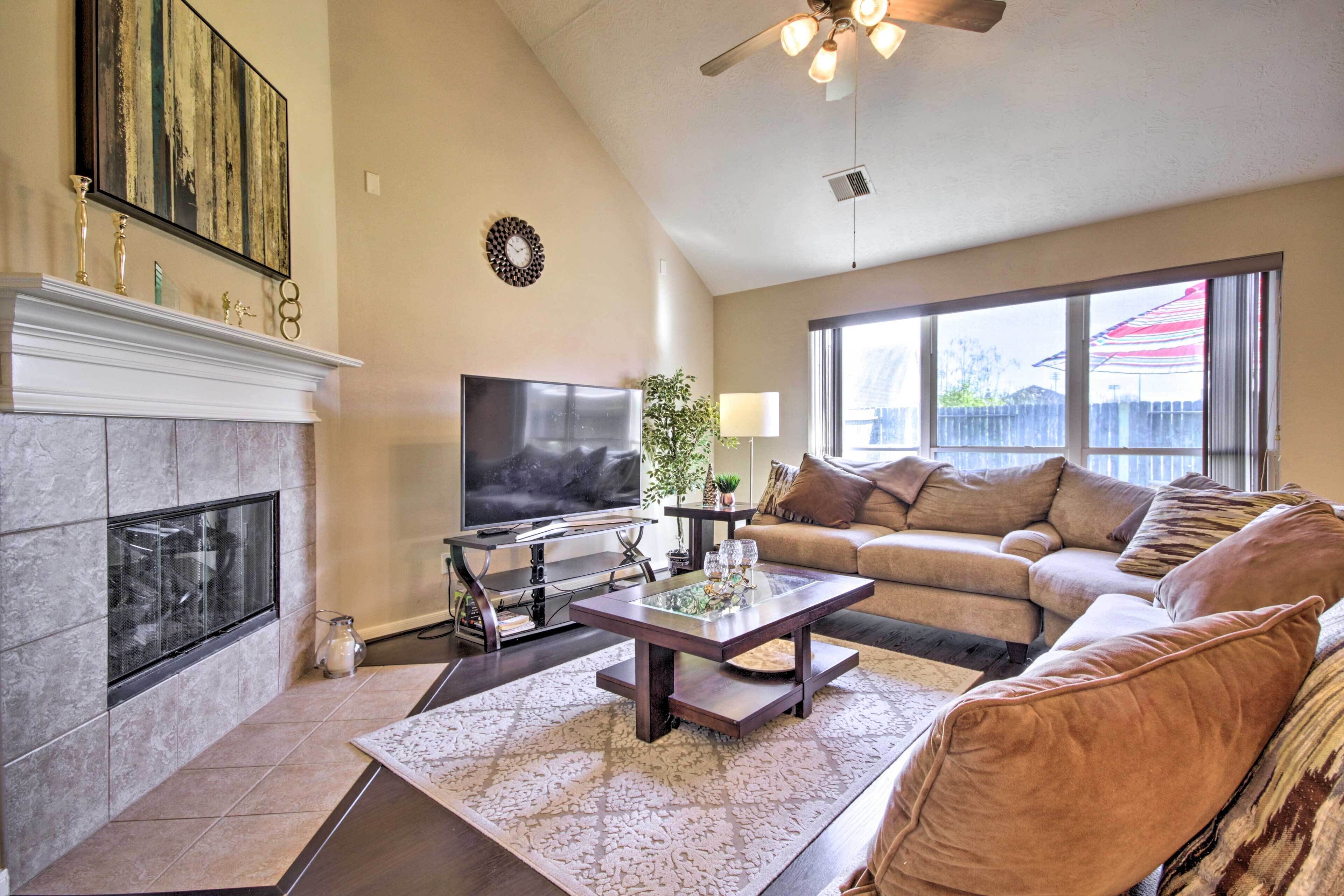Resort Family Gem w/ Grill; Right off I-10!