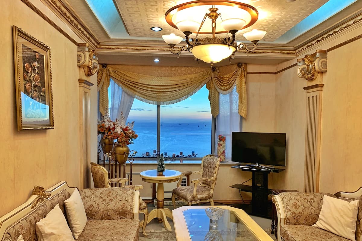 Royal Suite | Living room | TV