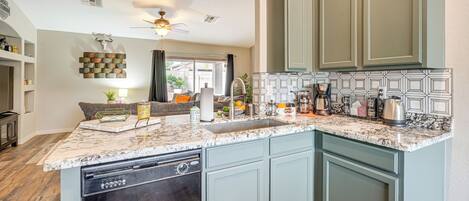 冷蔵庫、電子レンジ、コンロ、食器洗い機