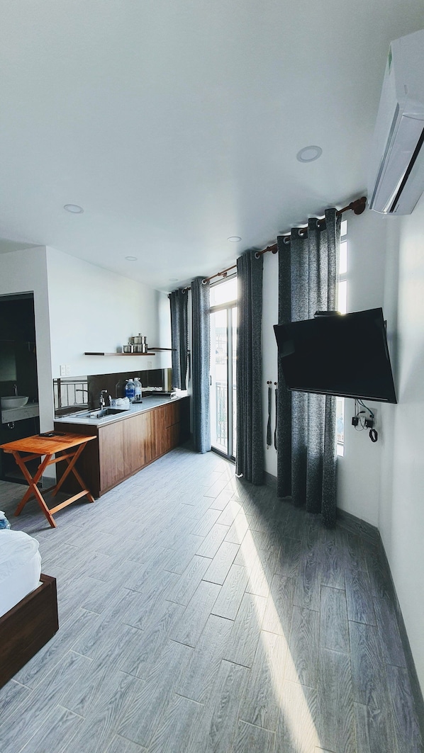 Estudio, vista a la ciudad | Escritorio, insonorización y wifi gratis