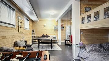 1 dormitorio, tabla de planchar con plancha, wifi y ropa de cama